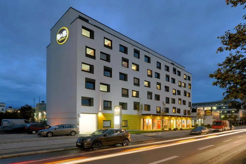 Building hotel B&B Hotel München City West