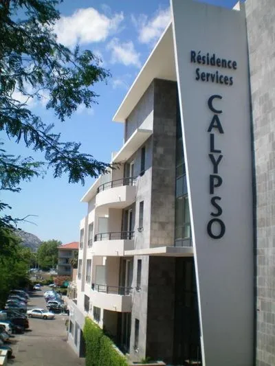 Gebäude von Hotel Residence Services Calypso