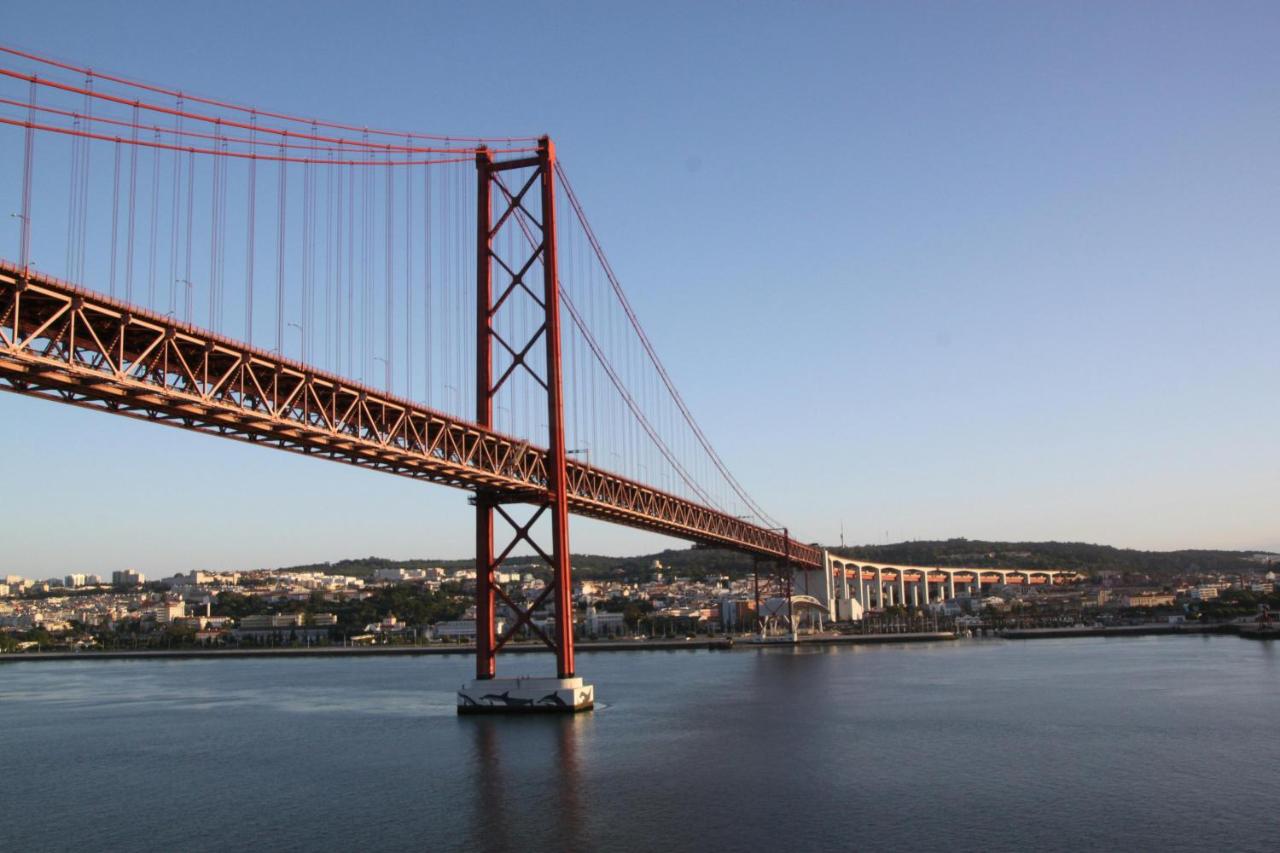 Building hotel Hotel Infante Santo - Lisboa