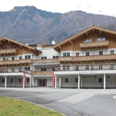 Building hotel Alpine Resort by Alpin Rentals