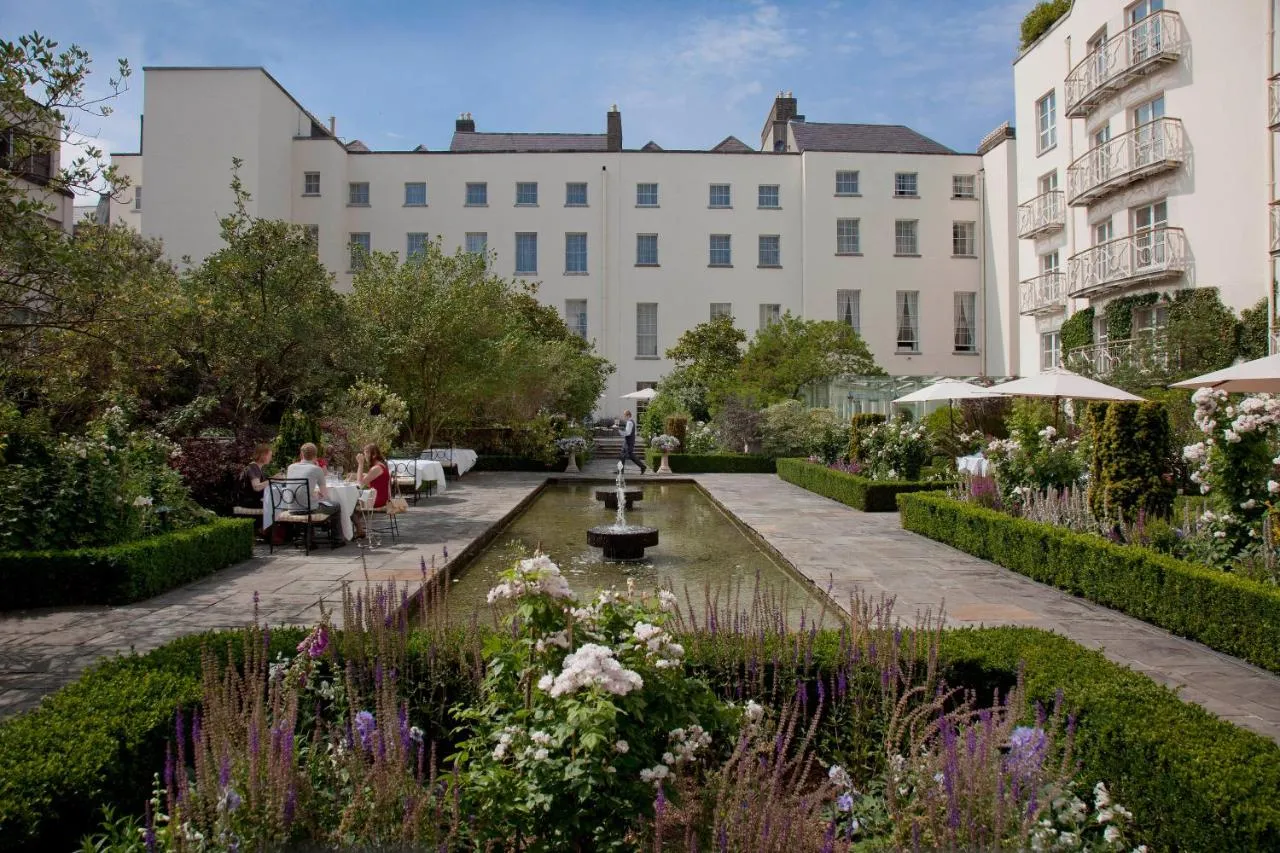 Building hotel The Merrion Hotel