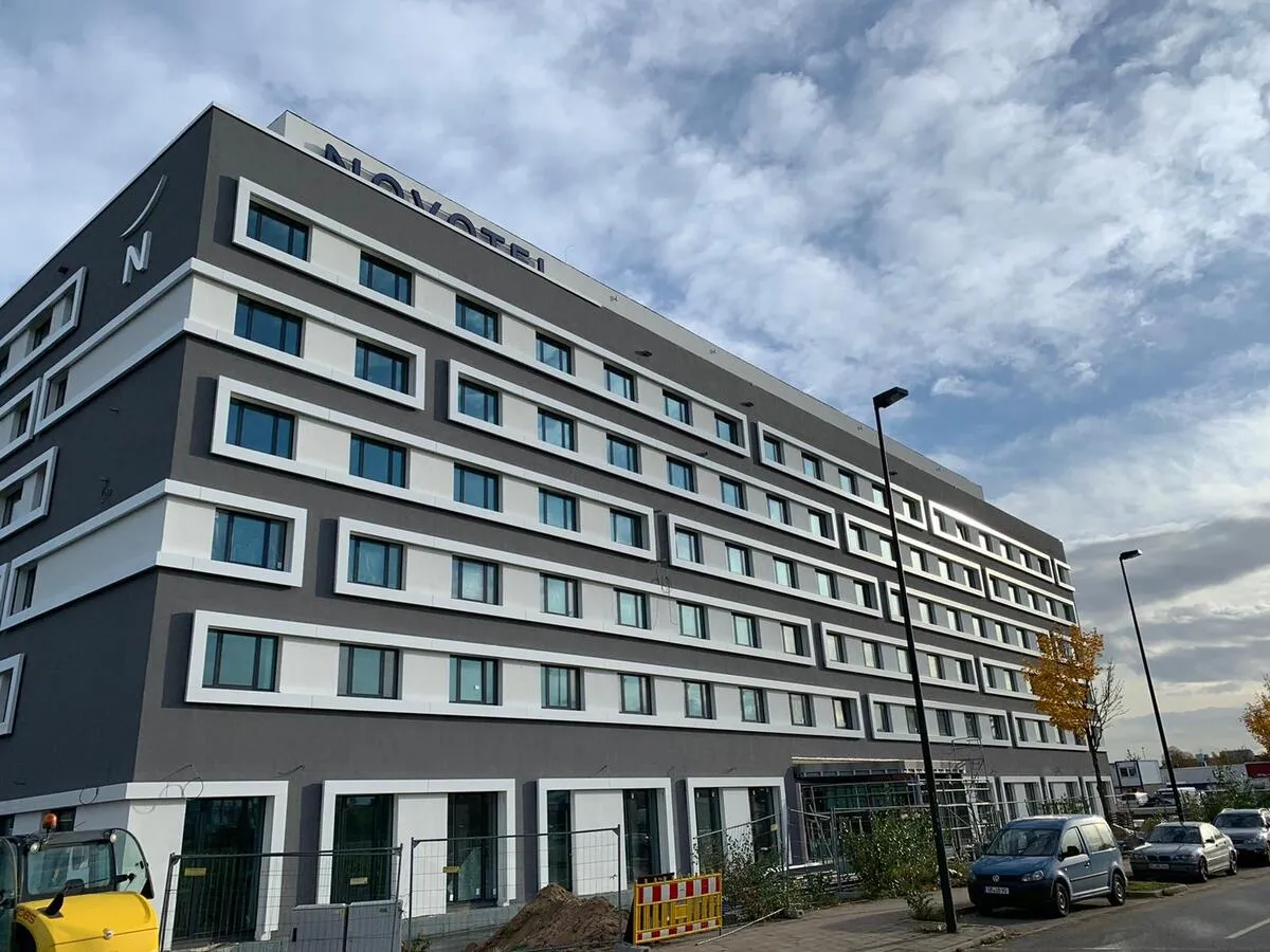 Building hotel Novotel Duesseldorf Airport