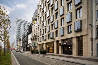 Building hotel YAYS Antwerp Opera