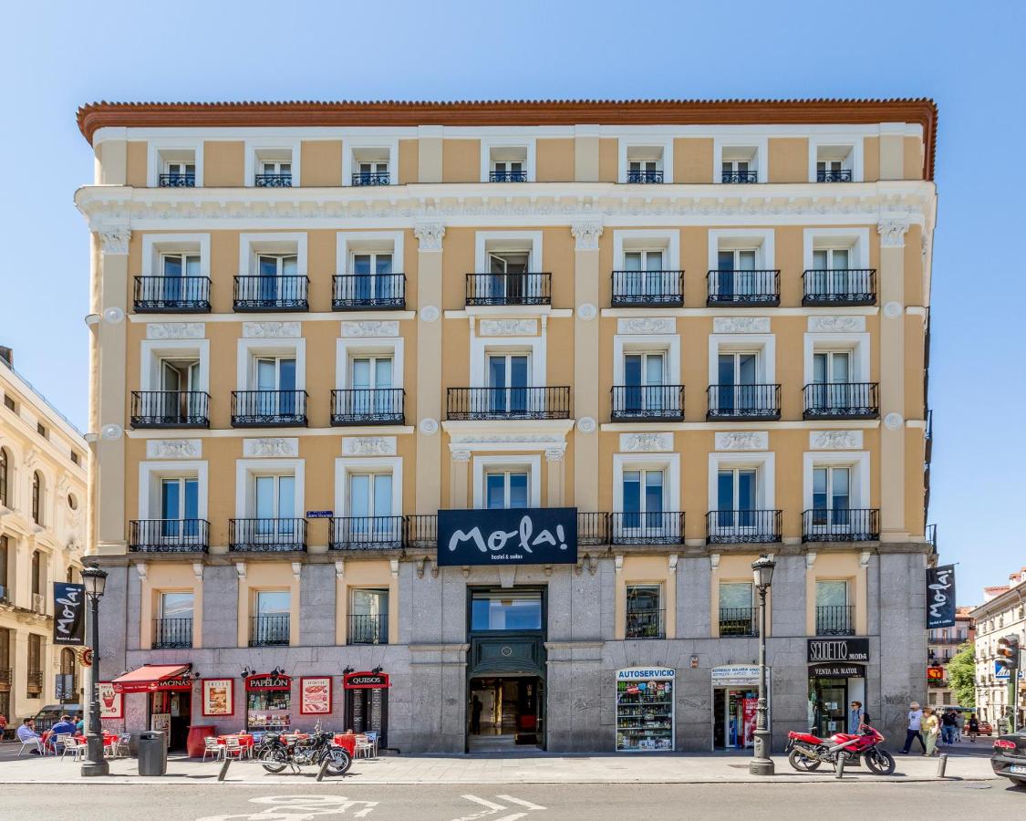 Building hotel Mola Hostel