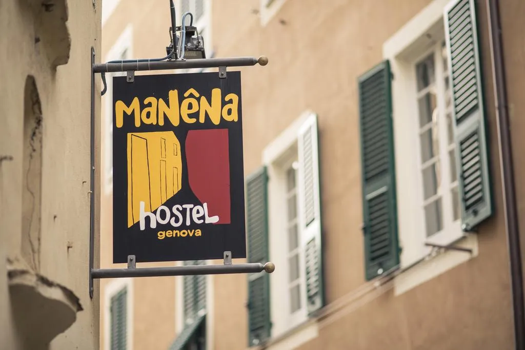 Building hotel Manena Hostel Genova 