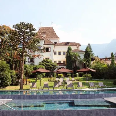 Building hotel Hotel Castel Rundegg