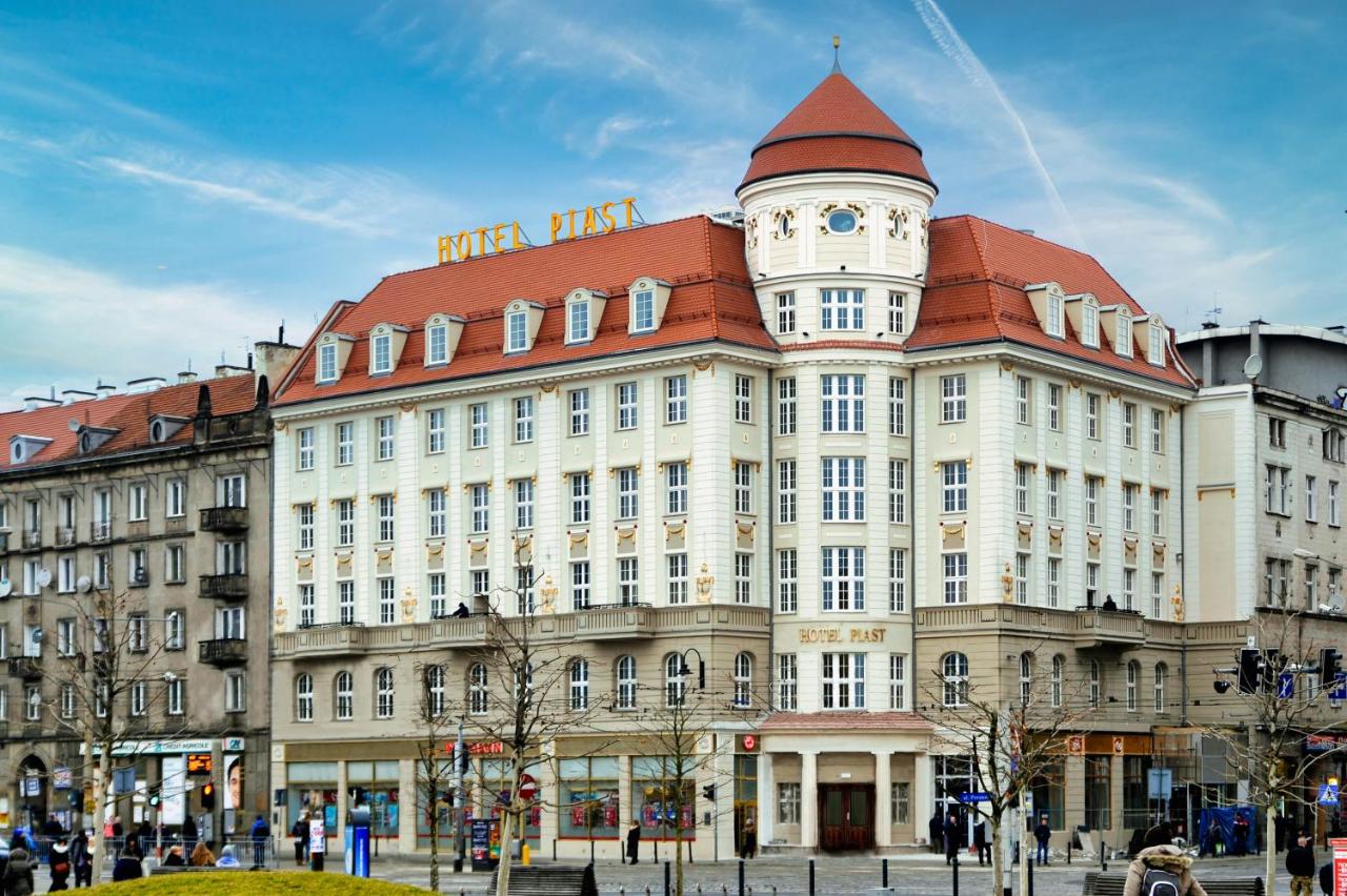 Building hotel Hotel Piast