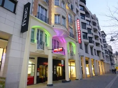 Building hotel Hotel Cecyl Reims