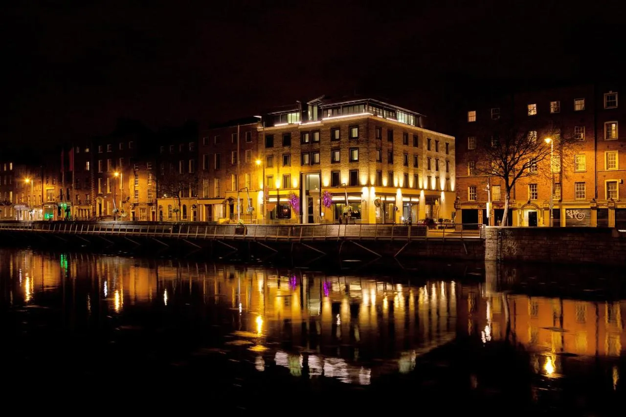 Building hotel Morrison Dublin, Curio Collection by Hilton