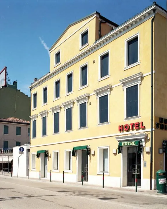Building hotel Hotel Trieste