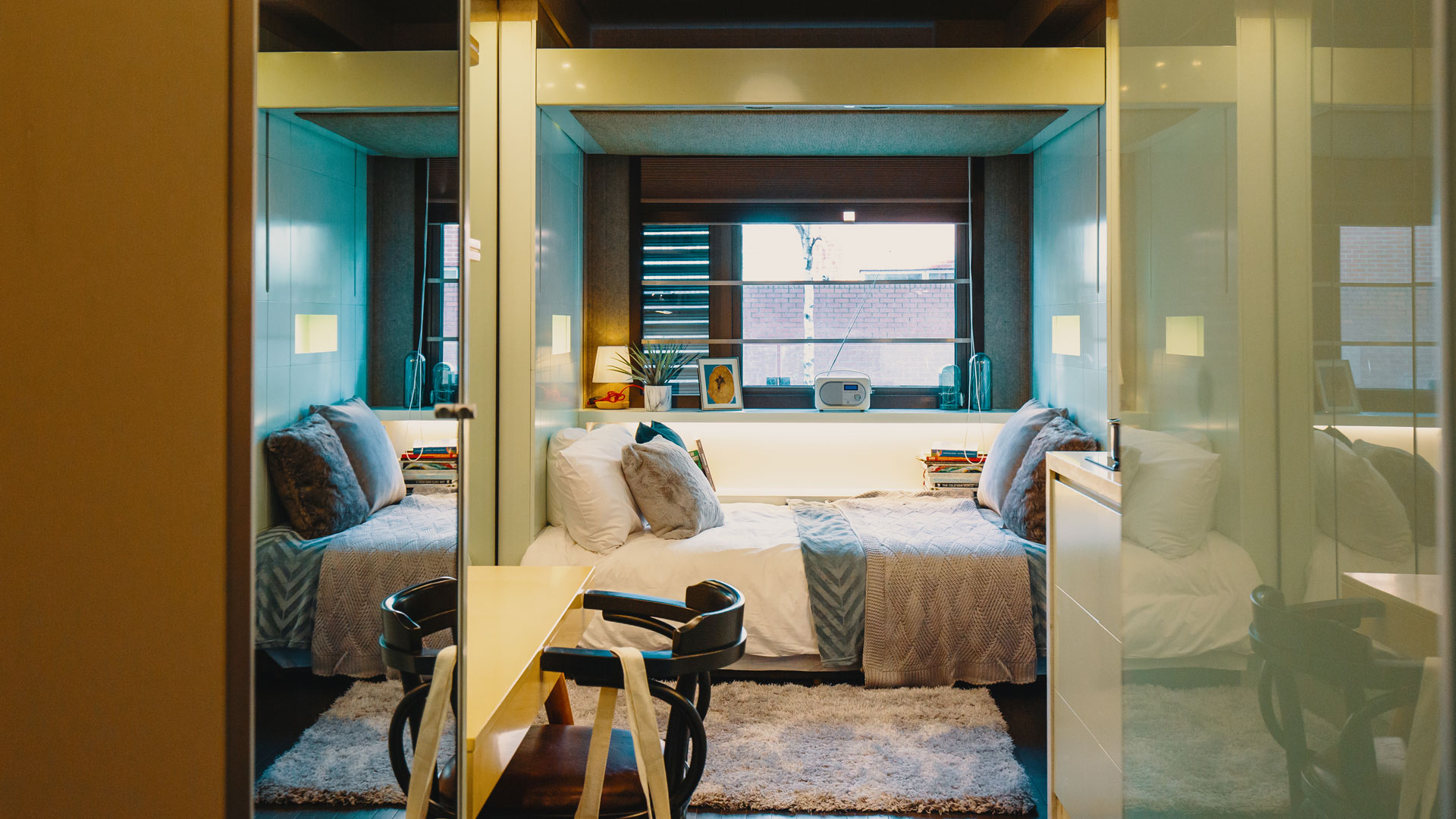 Building hotel The Stay Club North Acton