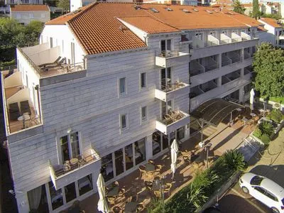 Building hotel Hotel Ivka