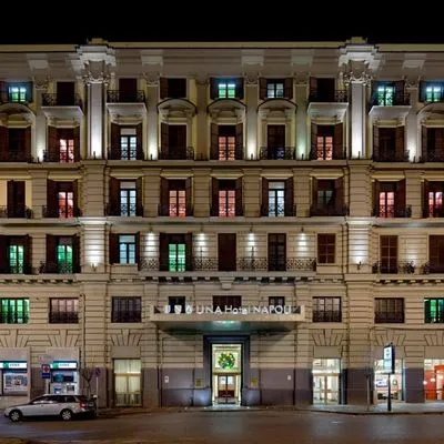 Building hotel UNAHOTELS Napoli