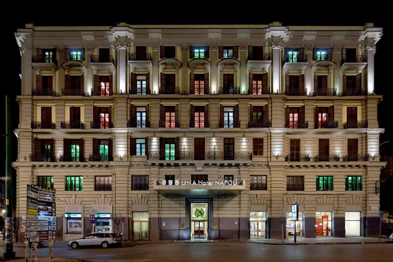 Building hotel UNAHOTELS Napoli