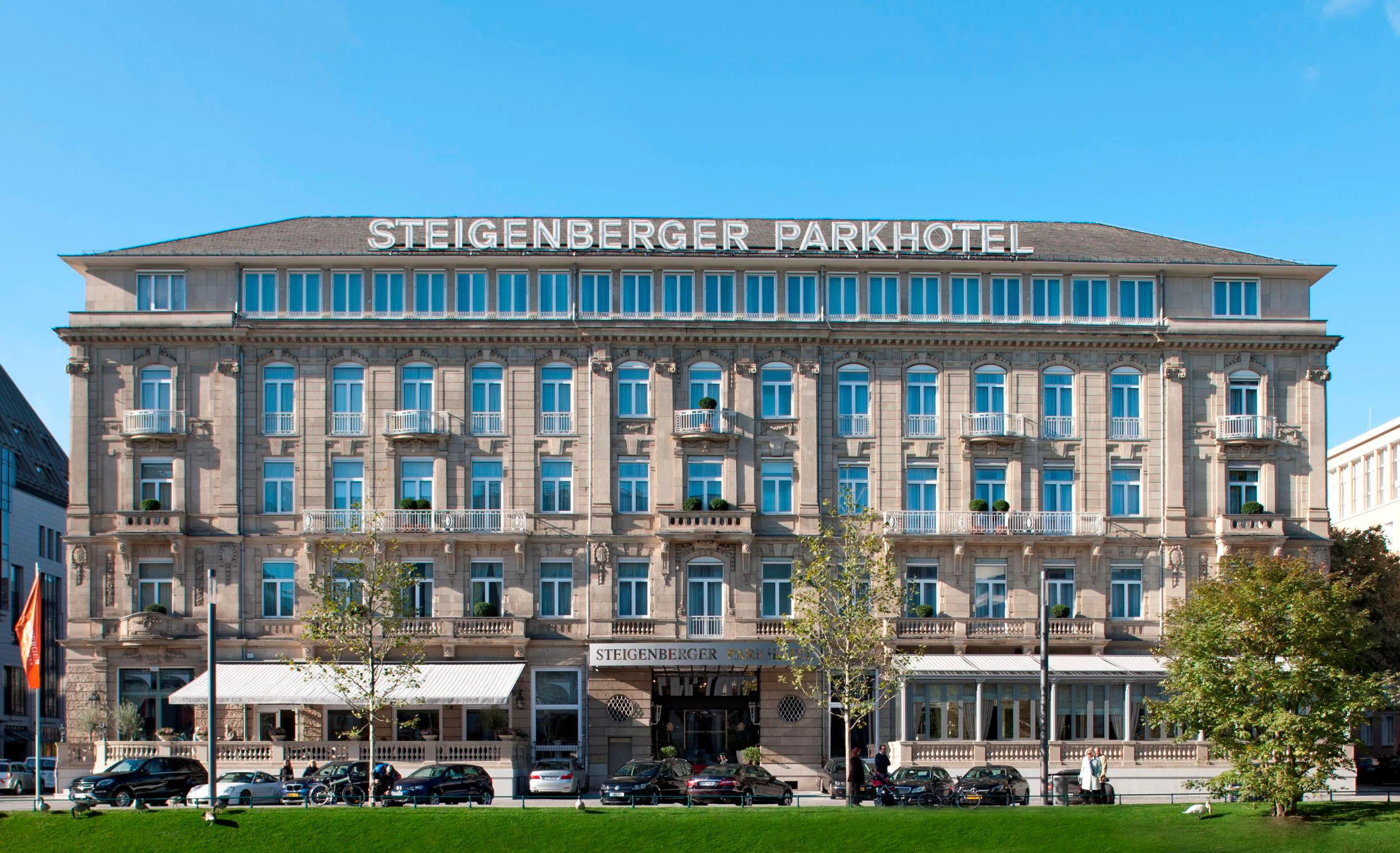 Building hotel Steigenberger Icon Parkhotel