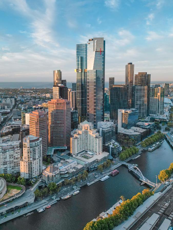 Building hotel The Langham Melbourne