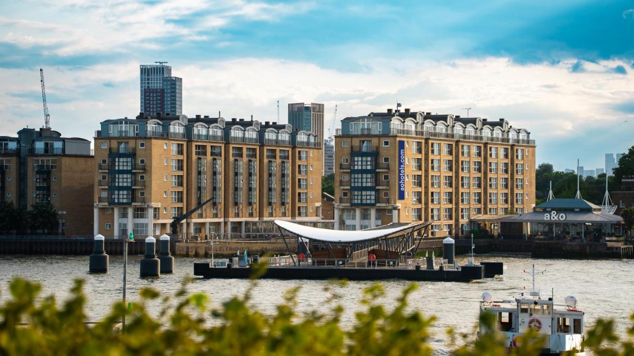 Building hotel a&o London Docklands Riverside