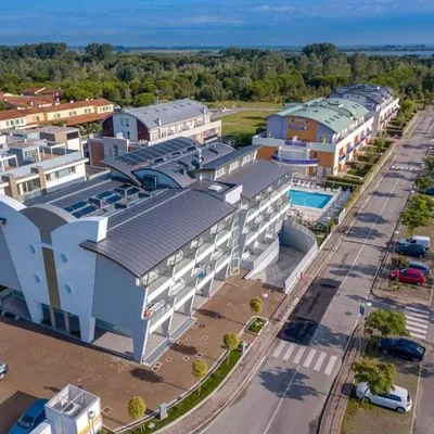 Building hotel Residenza Turistica Alberghiera Blue Marine