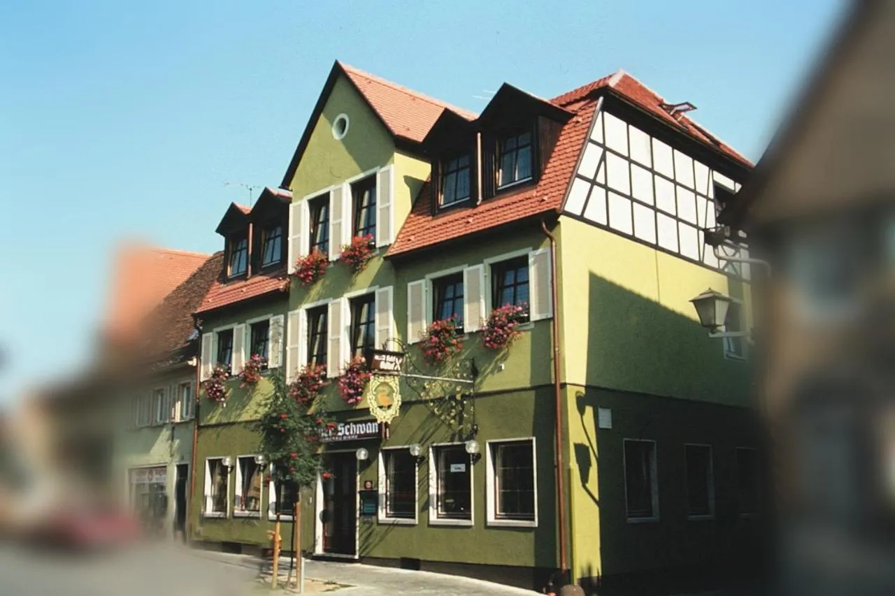 Building hotel Goldener Schwan