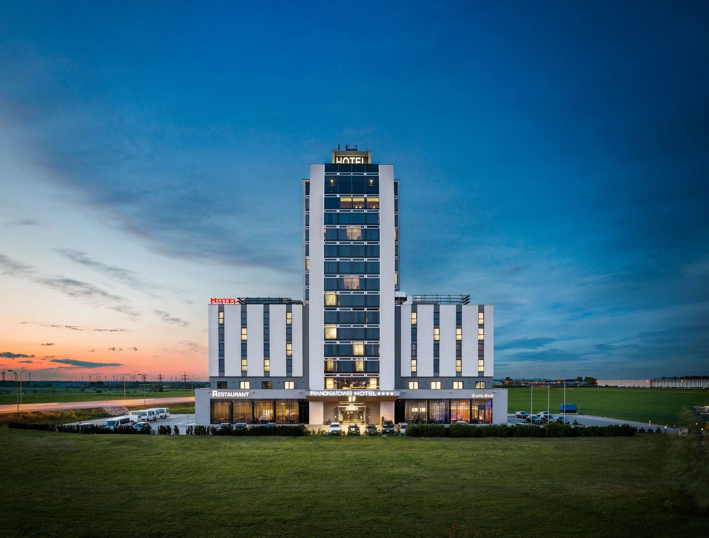 Building hotel Hotel Pannonia Tower