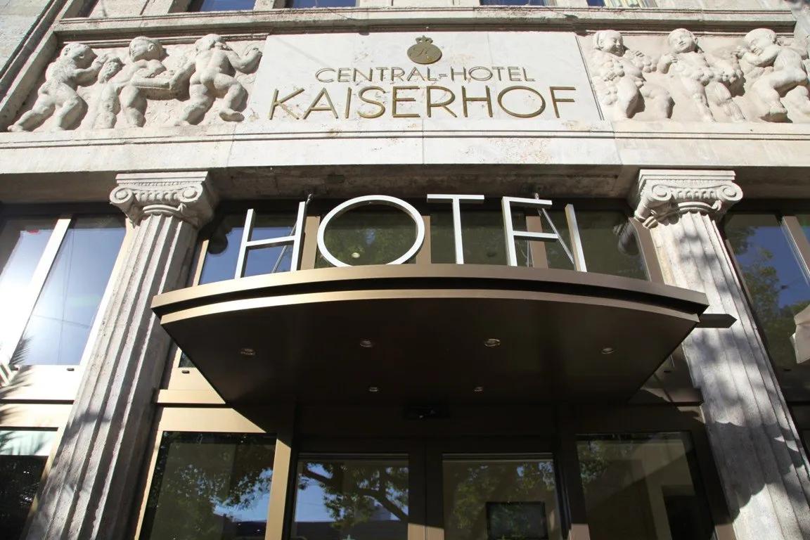 Building hotel Central Hotel Kaiserhof