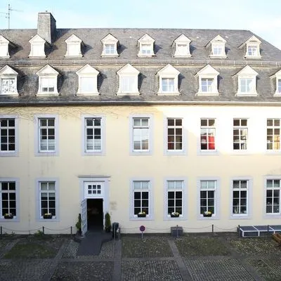 Building hotel Kolping Hostel Trier im Warsberger Hof