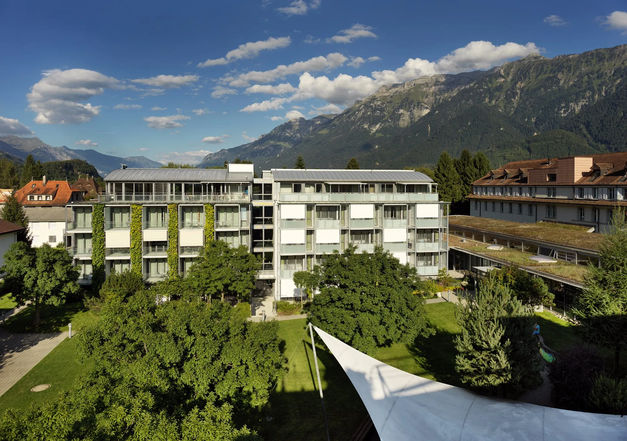 Building hotel Hotel Artos Interlaken