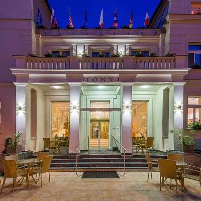 Building hotel Monti