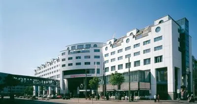 Building hotel Swissotel Le Plaza Basel
