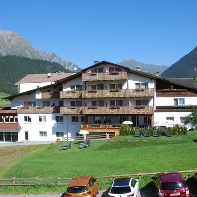 Building hotel Alpenhotel Regina