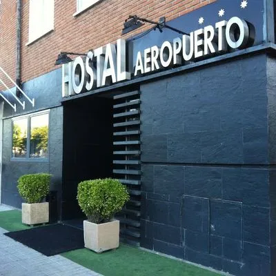 Building hotel Hostal Aeropuerto