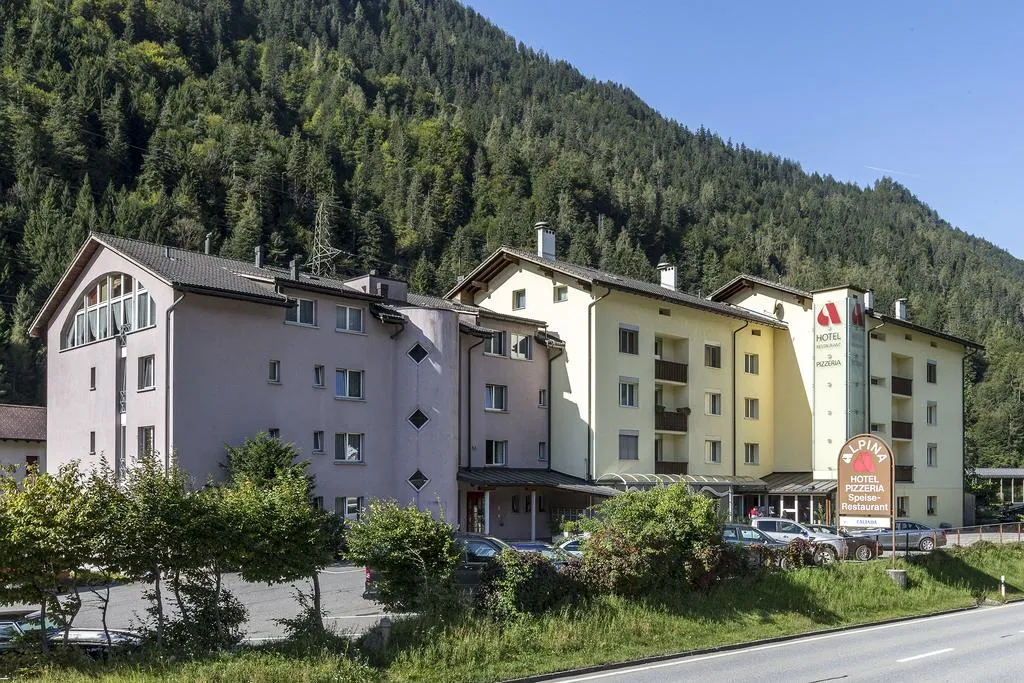 Building hotel Hotel Alpina Schiers
