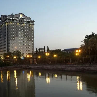 Building hotel Hotel Sevilla Center
