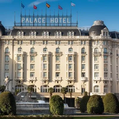 Building hotel The Westin Palace, Madrid