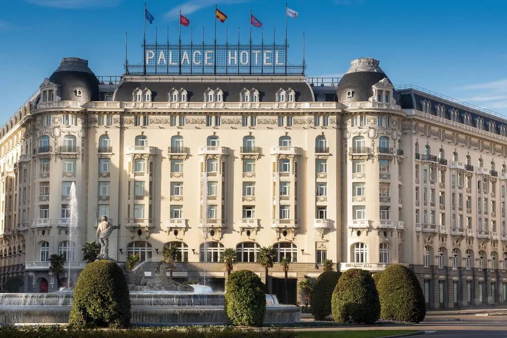Building hotel The Westin Palace, Madrid