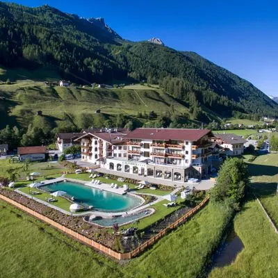 Building hotel Alpeiner-Nature Resort Tirol