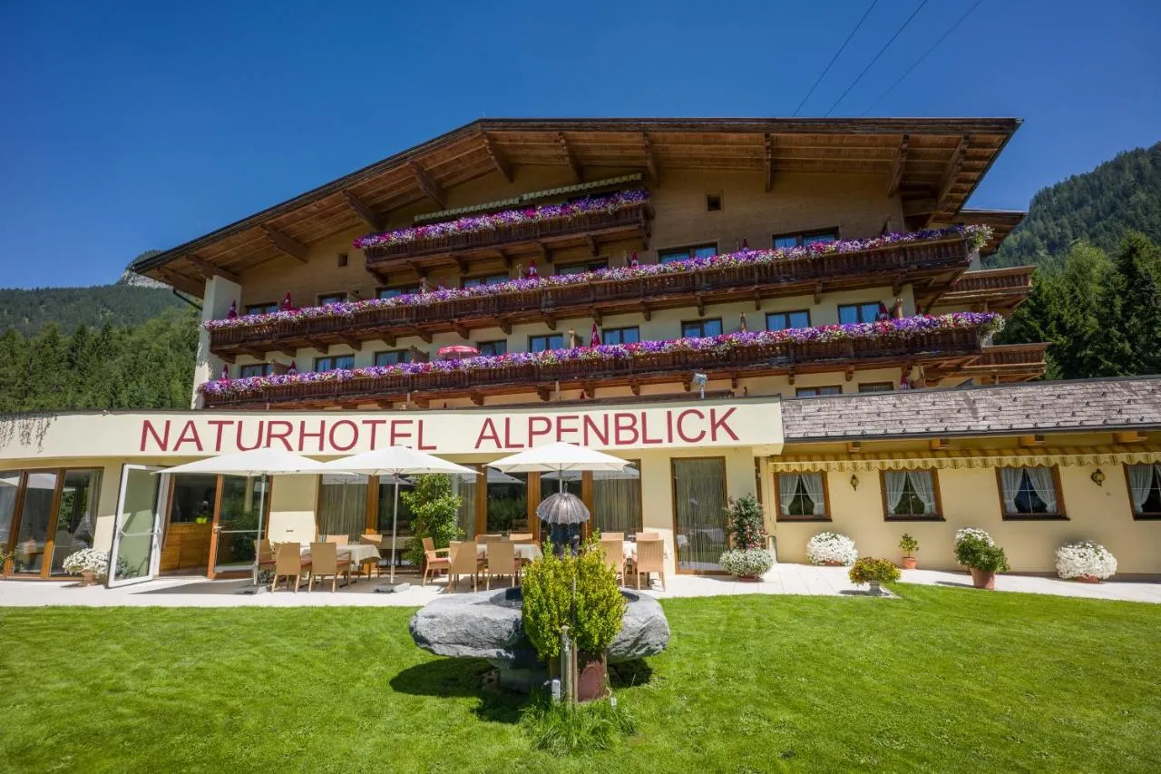 Building hotel Naturhotel Alpenblick