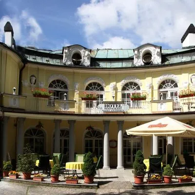 Building hotel Saint Antonius