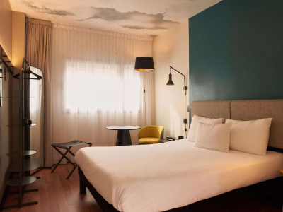 Building hotel ibis Madrid Aeropuerto Barajas