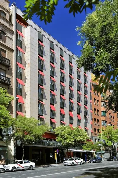 Gebäude von Hotel Vincci Soma