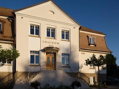 Gebäude von La Maison Hotel
