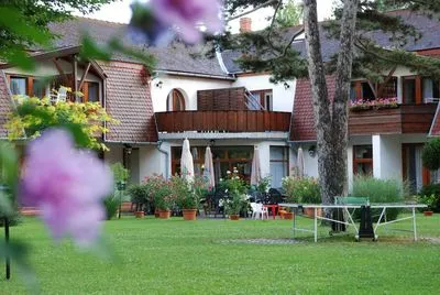 Building hotel Kentaur