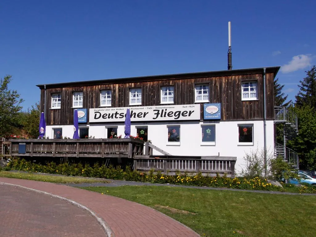 Building hotel Deutscher Flieger
