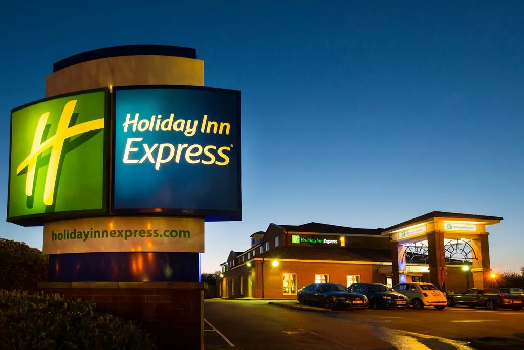 Building hotel Holiday Inn Express Manchester - East
