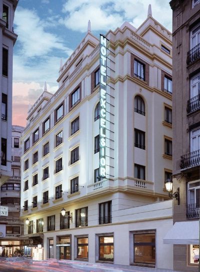 Building hotel Catalonia Excelsior