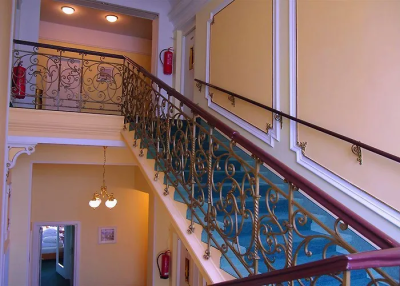 Building hotel Ester Hotel