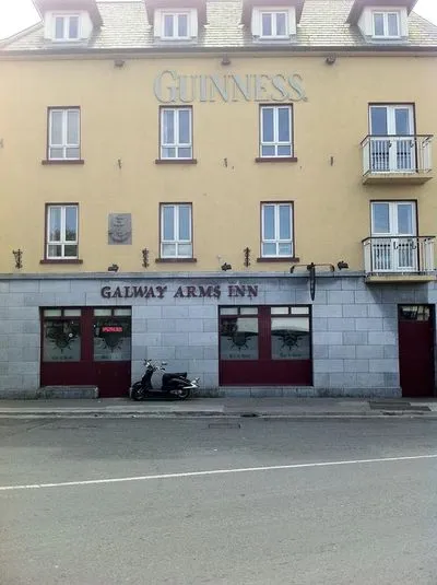 Building hotel Galway Arms Inn