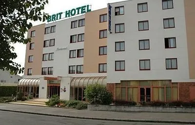 Gebäude von Brit Hotel Nantes Beaujoire - L'Amandine