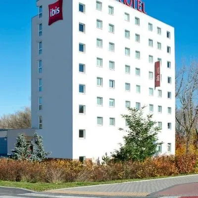 Building hotel ibis Warszawa Ostrobramska