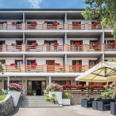 Building hotel Capanna d'Oro